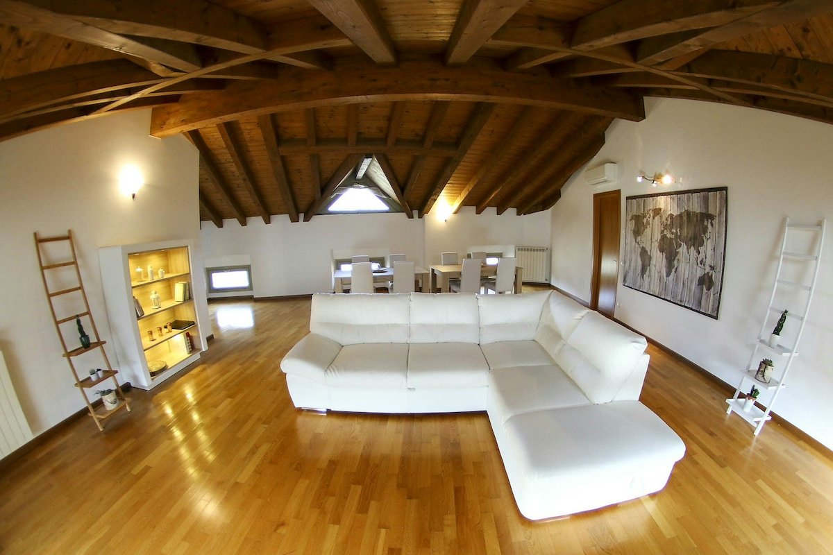 Donizetti Royal Attic Apartment 6 pax gallery image 2