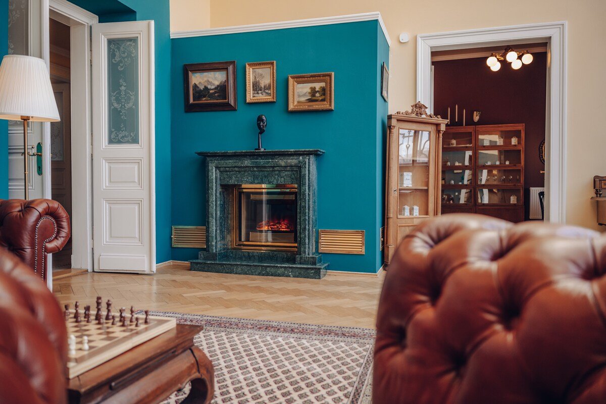 Magnificent historical penthouse Prague downtown gallery image 4