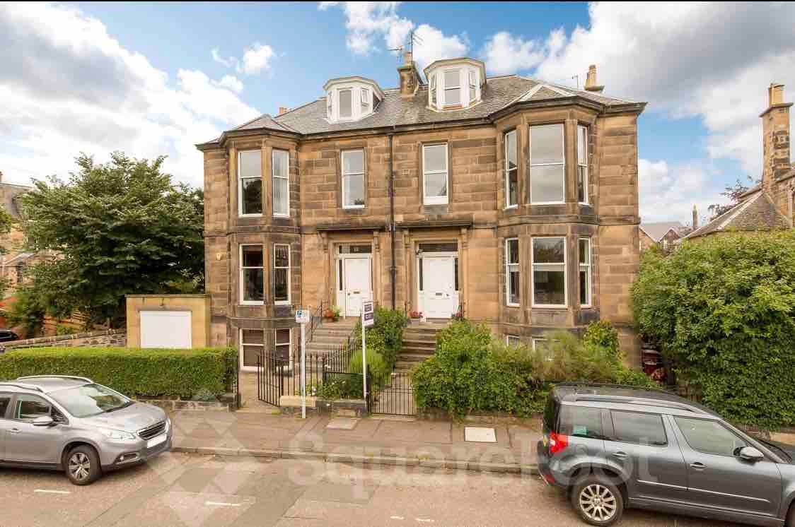 Beautiful 4 bed 2 bath family home Nr George Sq gallery image 2