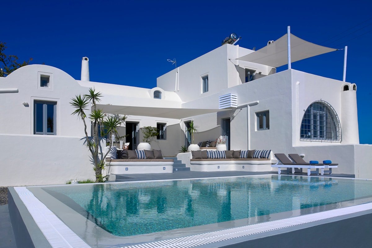 Aleria Santorini Villa gallery image 3