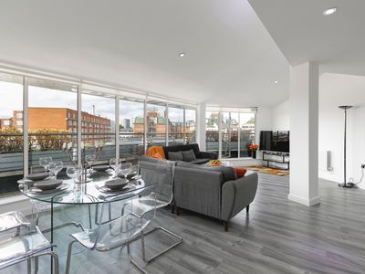 ->-Luxury Duplex Penthouse in Central London-<-