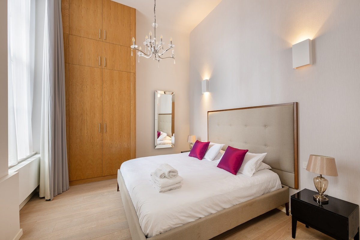 Presidential Residence | 14ft High Ceilings gallery image 4