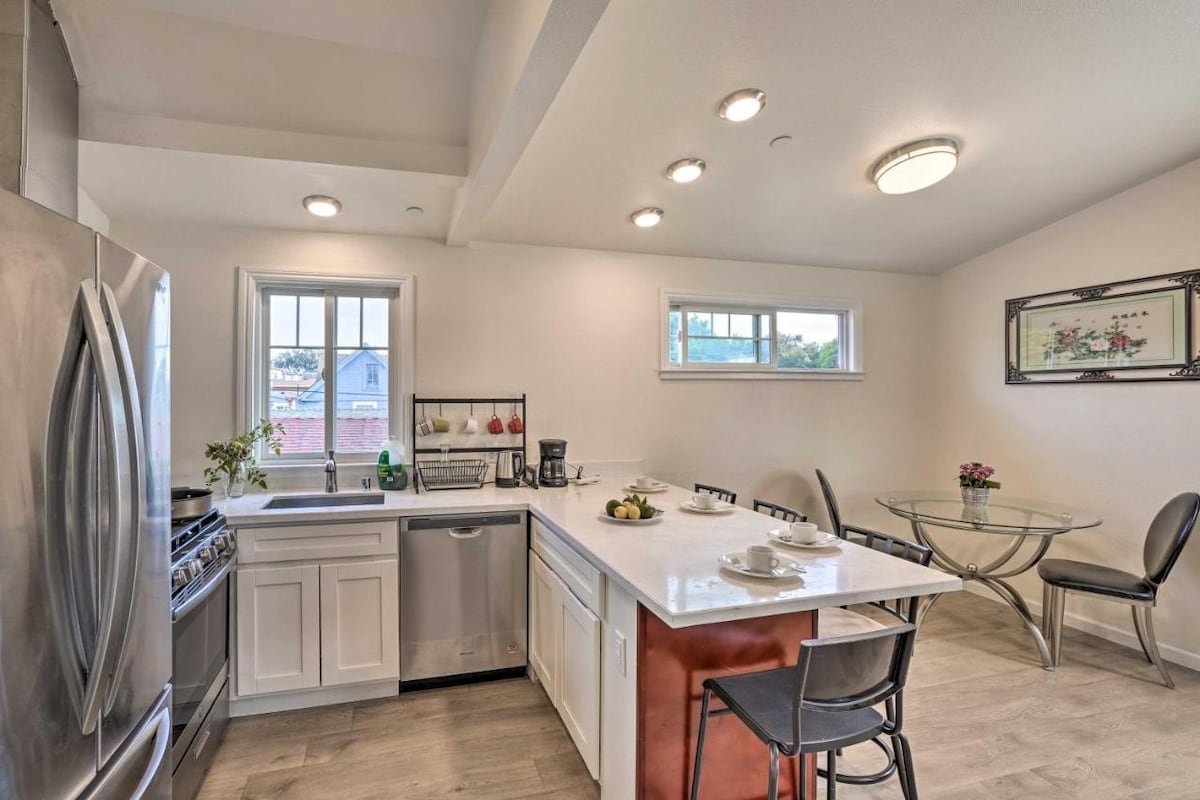 Big family! 4 house/12 br 7 ba 20 mins to SF gallery image 5