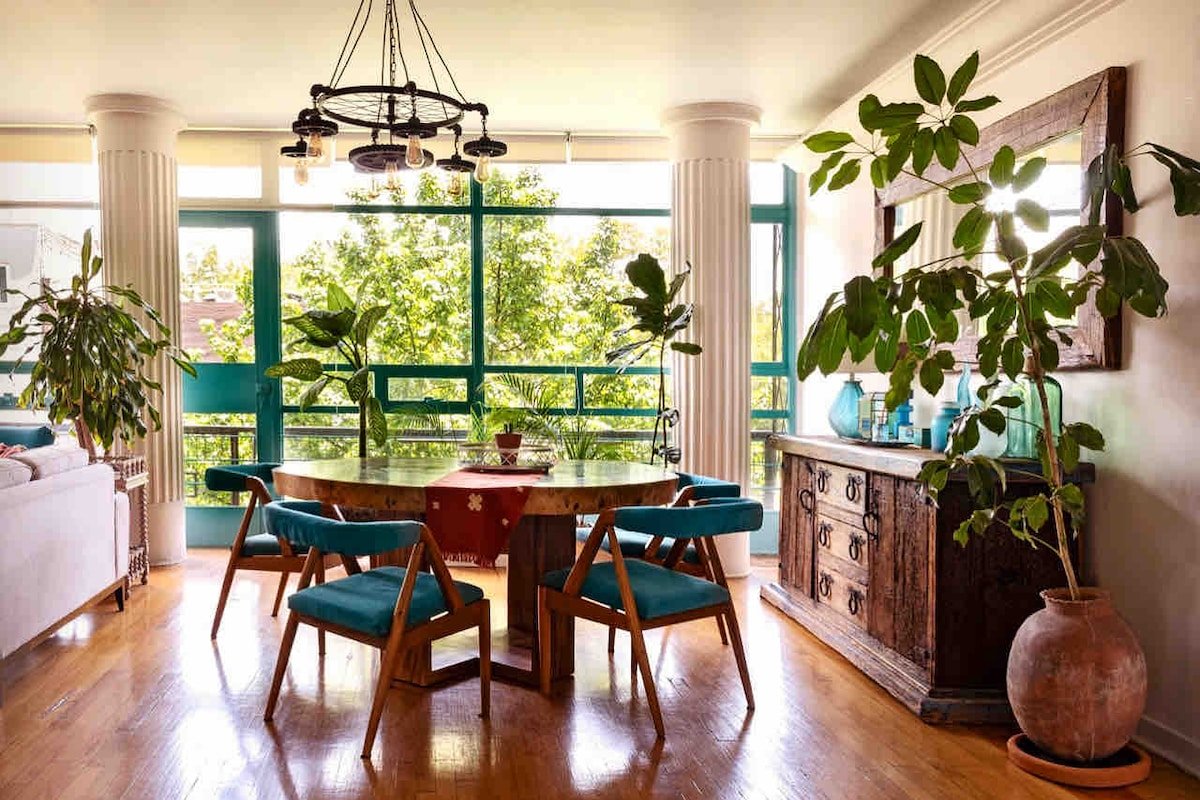 Mexican Charm large bright APT amazing location gallery image 3