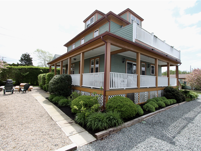 Mariner House, walk to First Beach