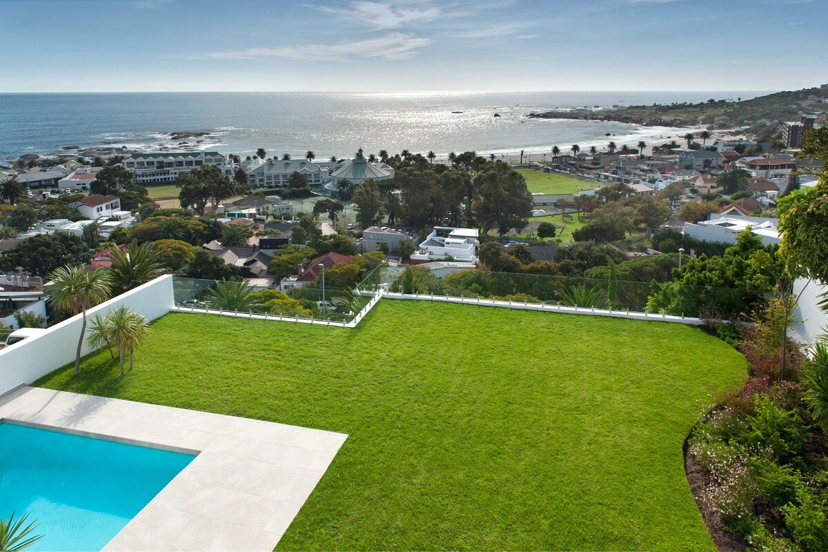 Sandpiper house, Heated Pool, Lush Garden gallery image 5