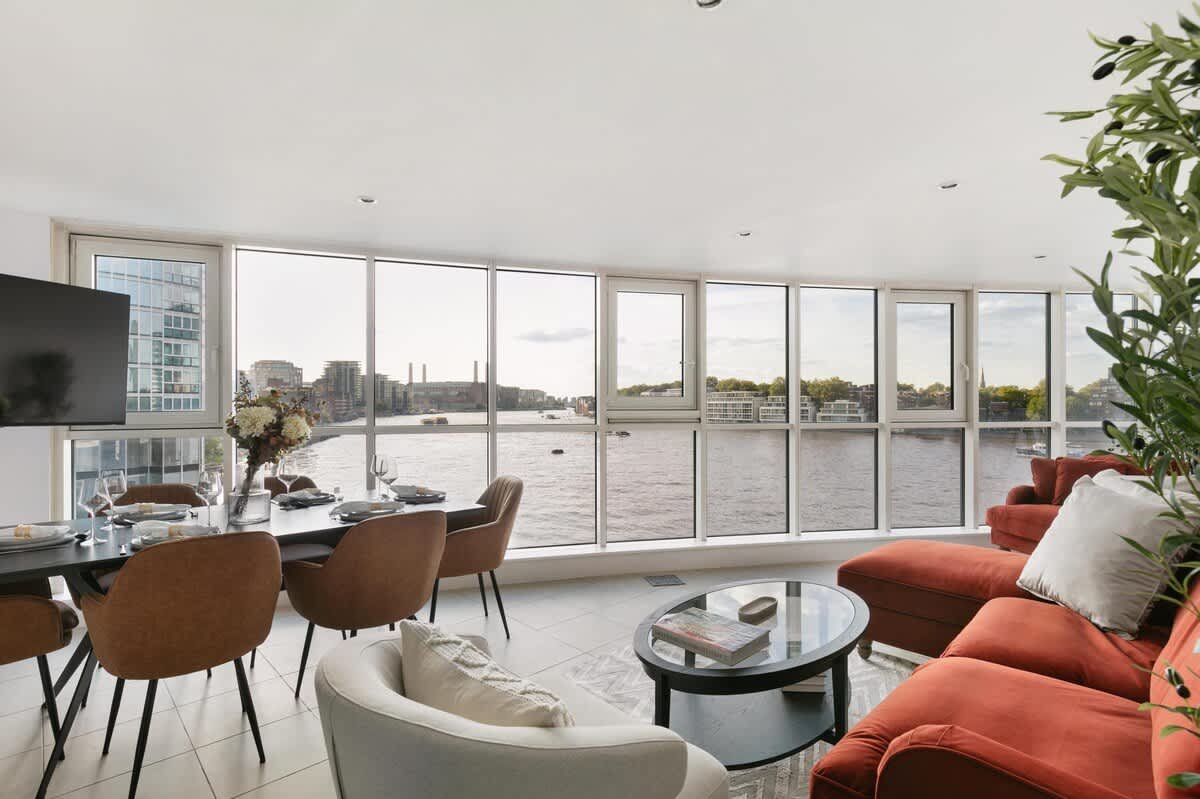 2 bed riverside flat with breath taking views gallery image 2