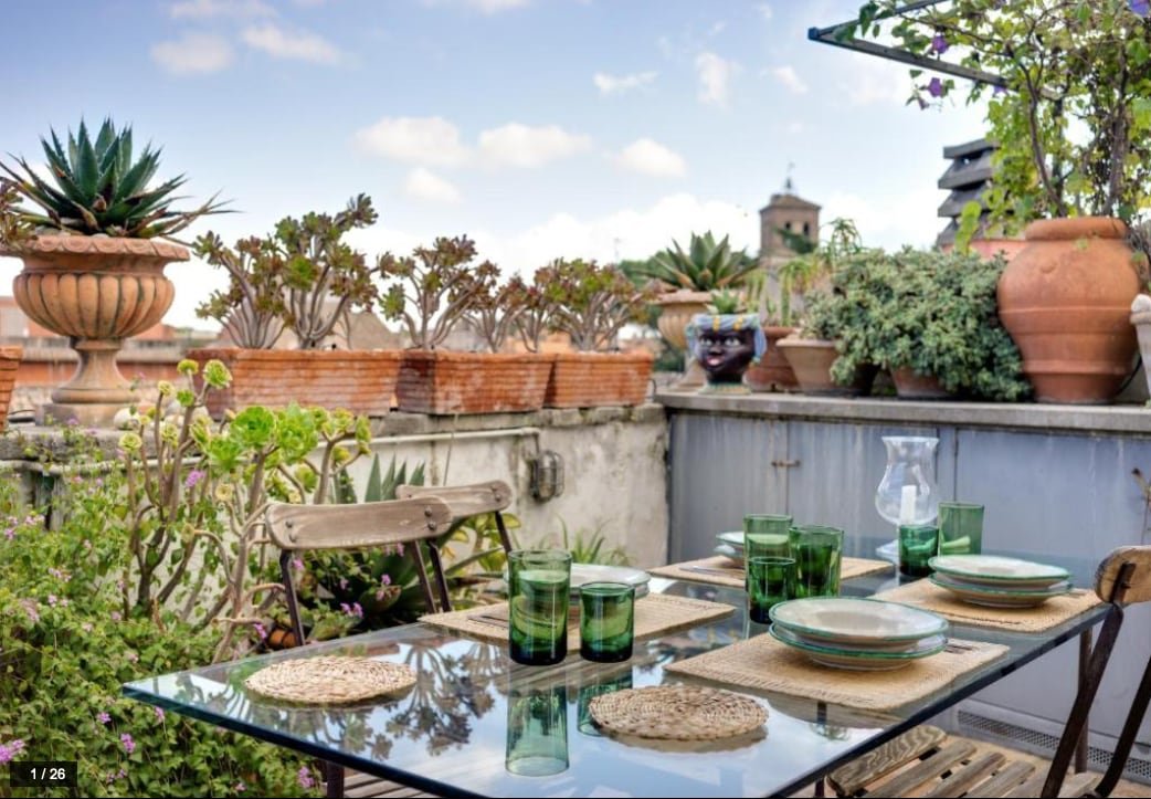 Luxury art apartment in Trastevere with terrace gallery image 2