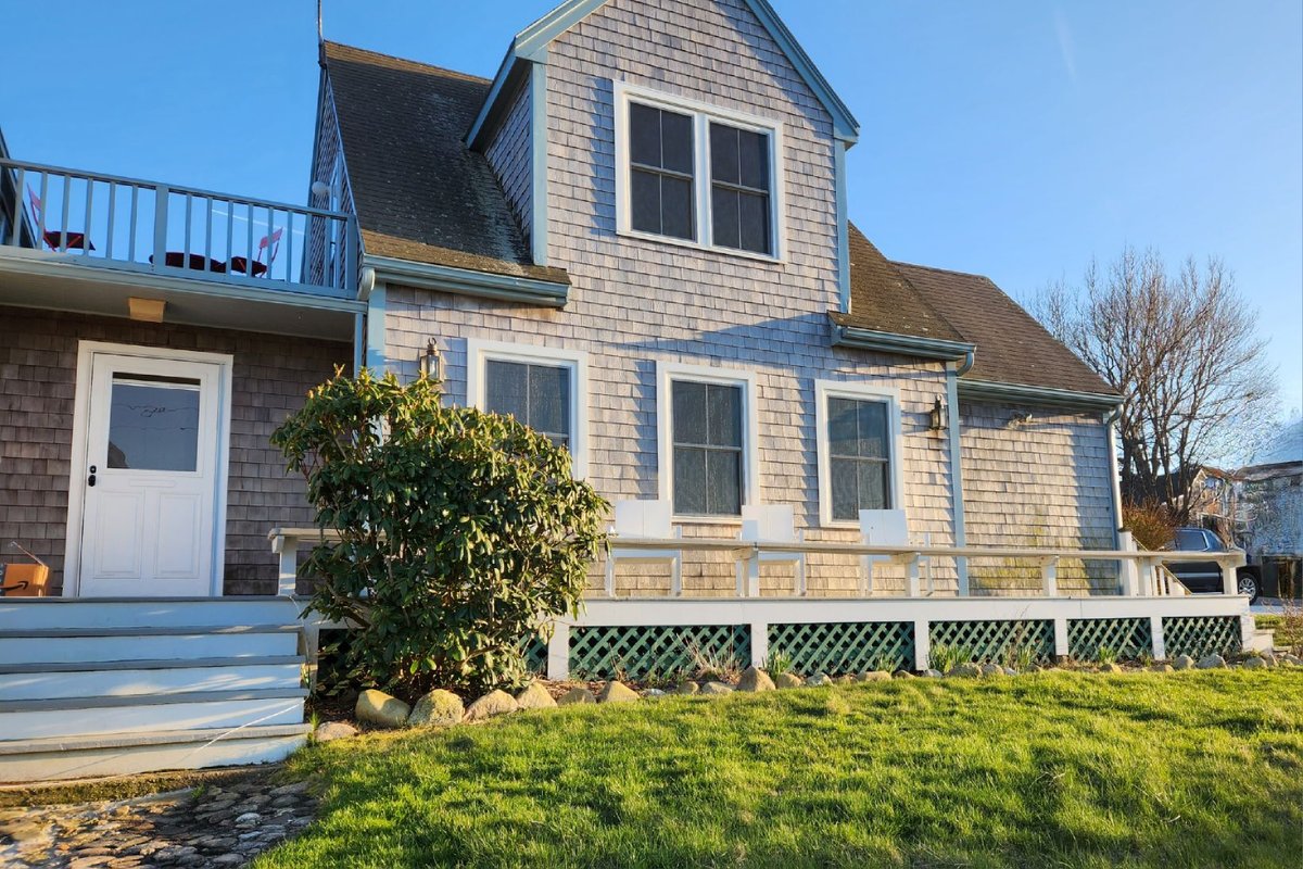 3 Bedroom. Walk to everything!