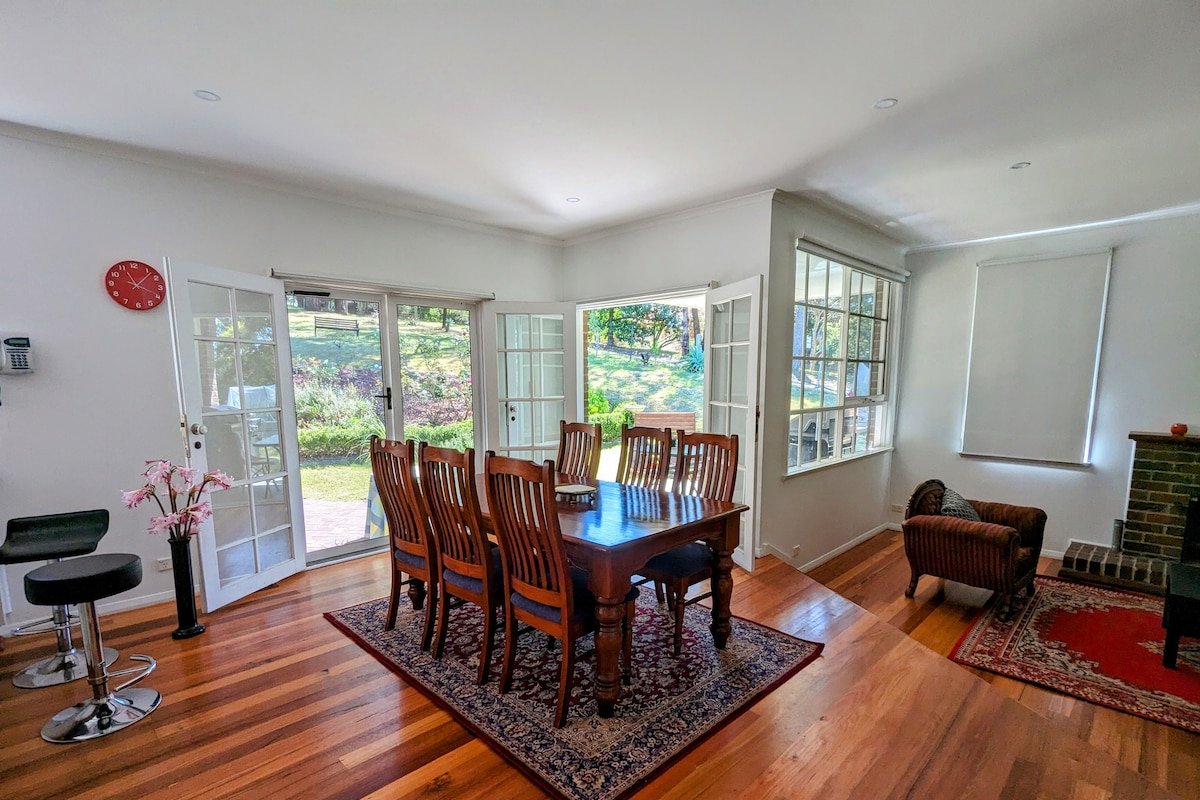 Peaceful Acre Retreat – Pets & Long Stays Welcome gallery image 5