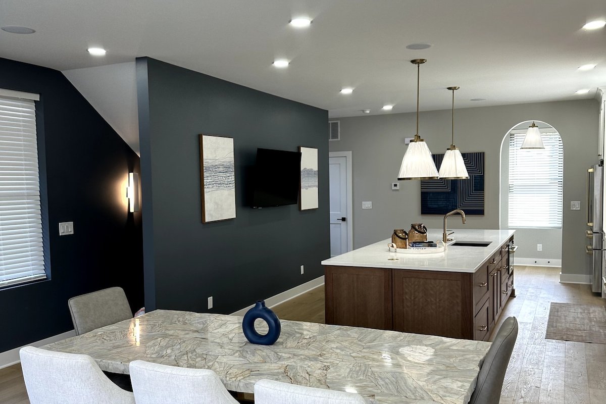 Brand NEW Build, D-Town Views, must See!.!.!.!.! gallery image 3