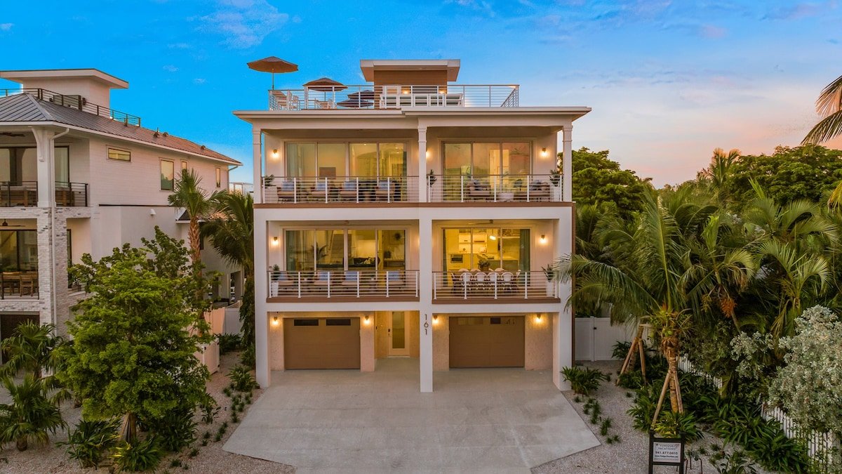 Gulf Views. Walk to St Armands+Beach. Pool+Slide