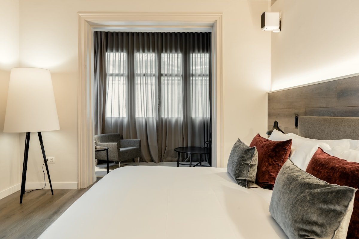 Luxury 5 rooms apartment, exclusive Eixample area gallery image 4