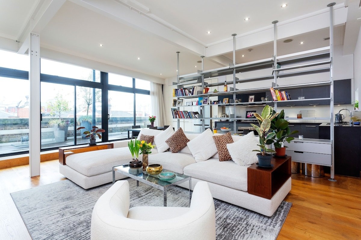 Enjoy London Sunsets at Penthouse in Covent Garden gallery image 2