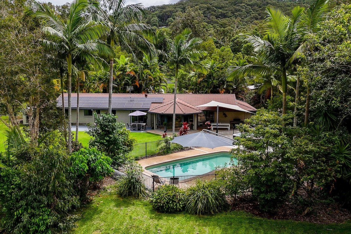 Coolum Beach Country Retreat – Pool and Spa gallery image 2