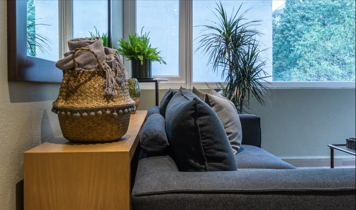 Brand New Apartment | Next to Ritz Cartlon gallery image 5