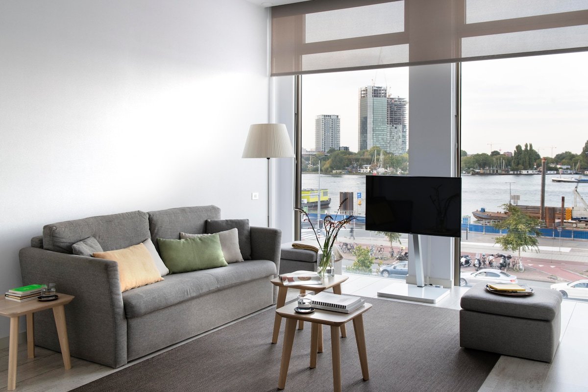 Spacious Serviced Apartment with River View gallery image 5