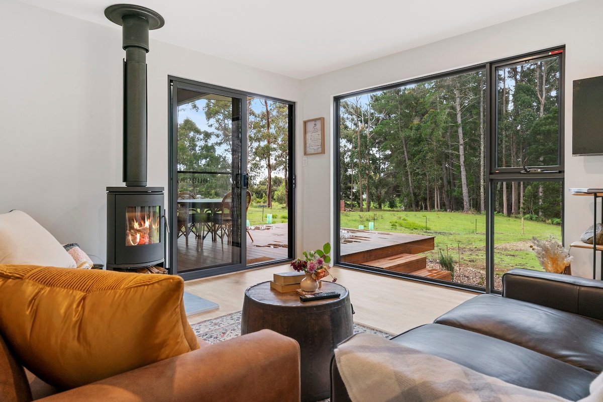 The Hide On Cloudy, AC, kitchen, private gallery image 3