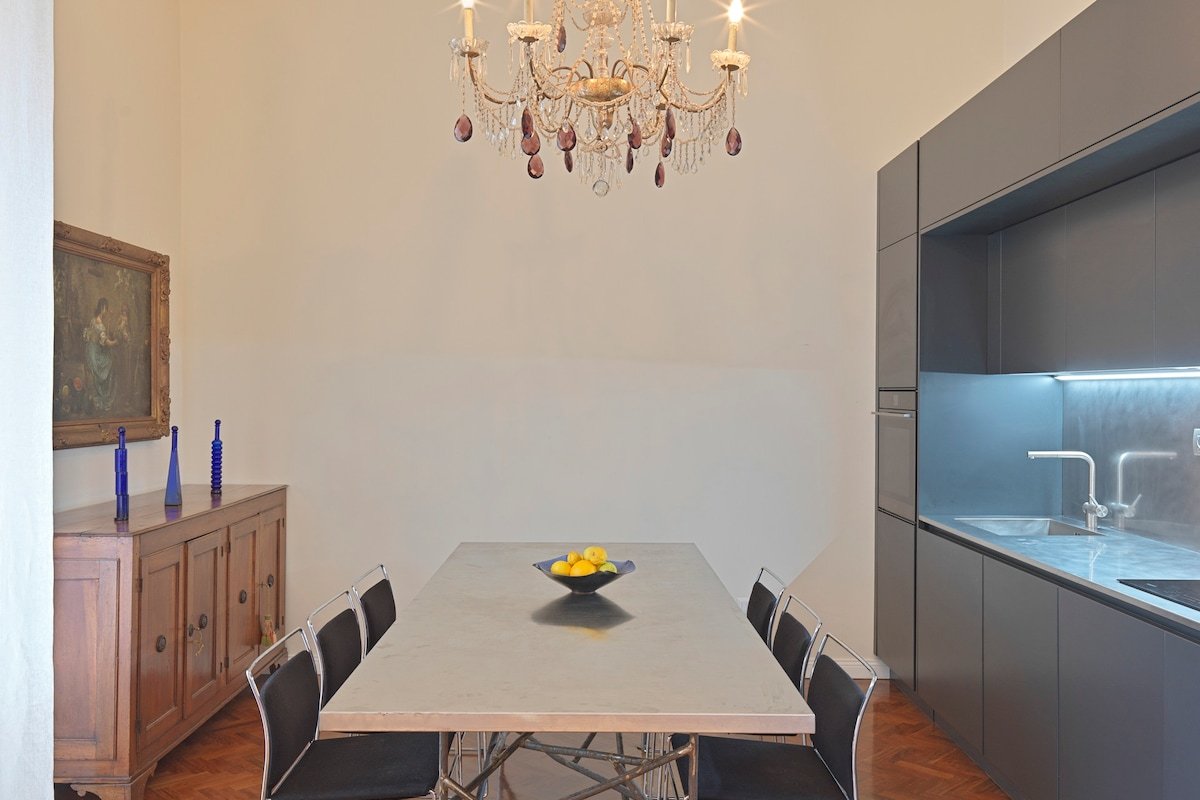 Unique 5 Bedroom Apartment with Private Garden gallery image 5