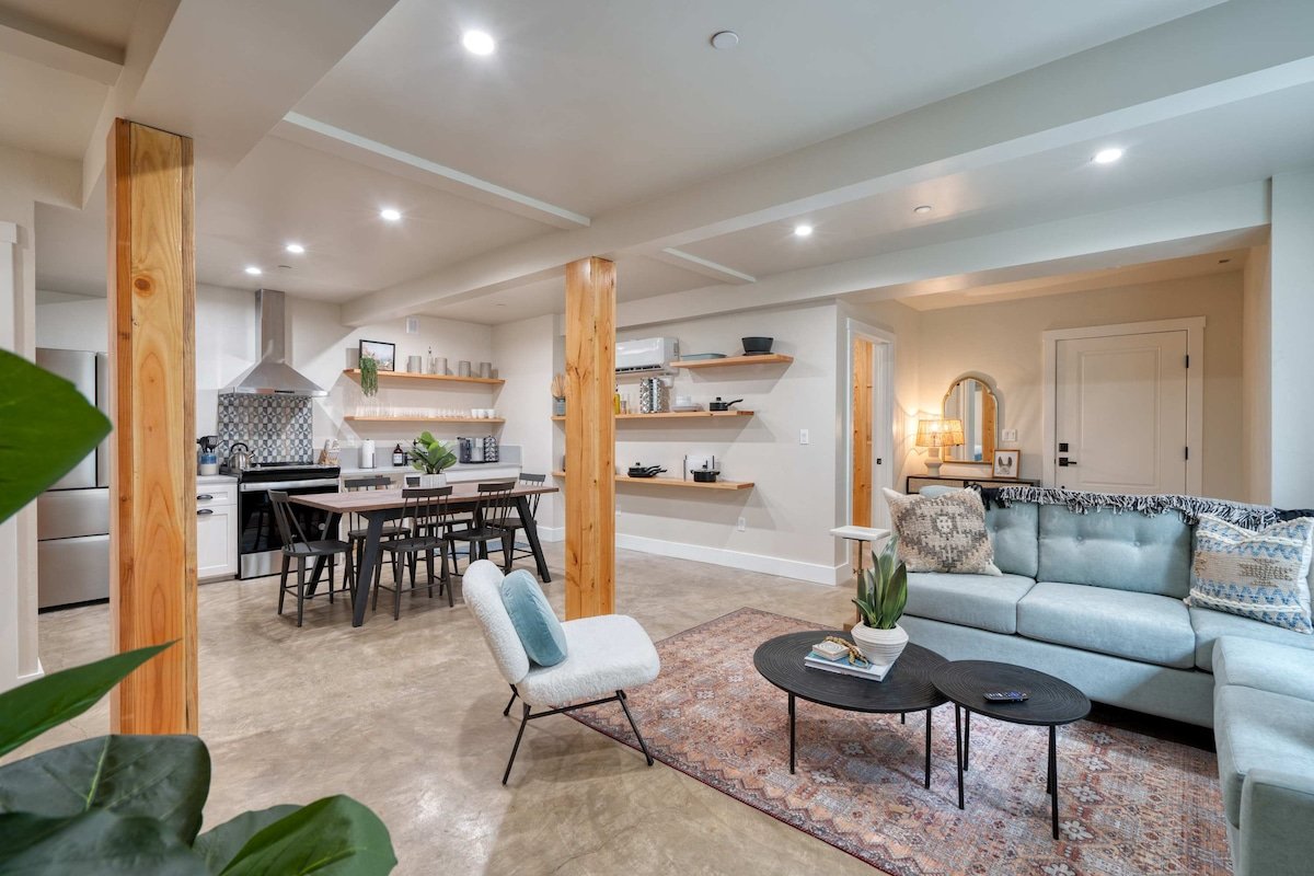 Modern Spanish 3BR | Steps to Mississippi gallery image 5