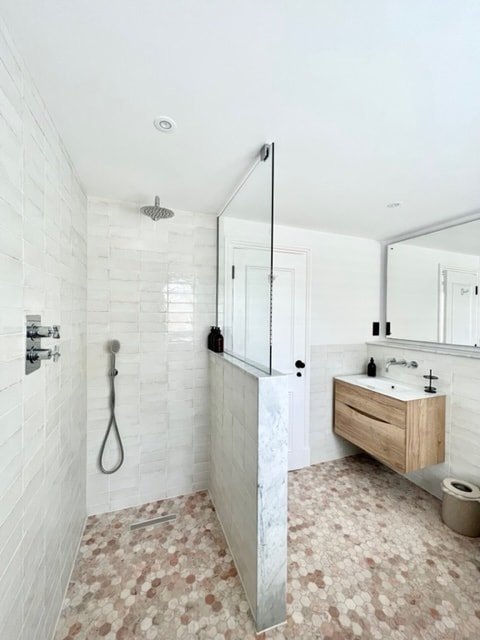 Redland Suites – Apartment 1. Sleeps 8 gallery image 5