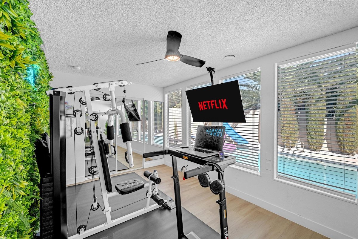 House + Casita! Sleeps 16! • Gym! • Pool & Jacuzzi gallery image 5