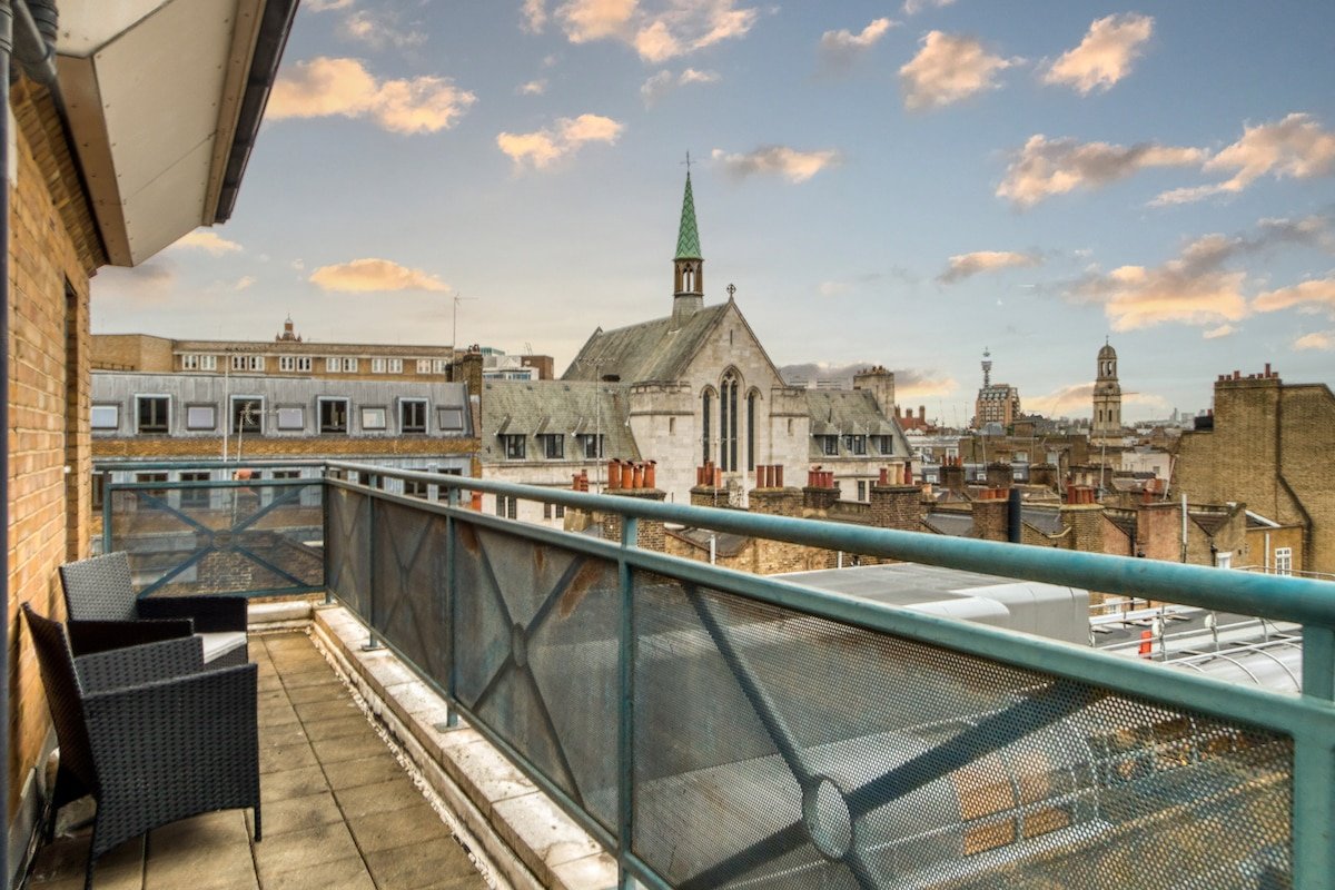 Central Lux 4Bed 3Bath Penthouse gallery image 4