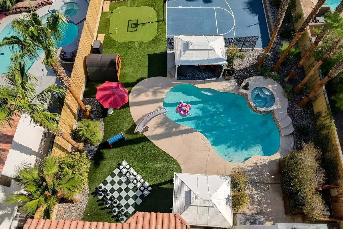 Buddha Play | Modern | Pool & Spa Near Vegas strip