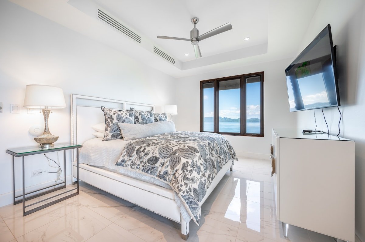 Oceanview Penthouse w/ Rooftop, Jacuzzi & Pool gallery image 4