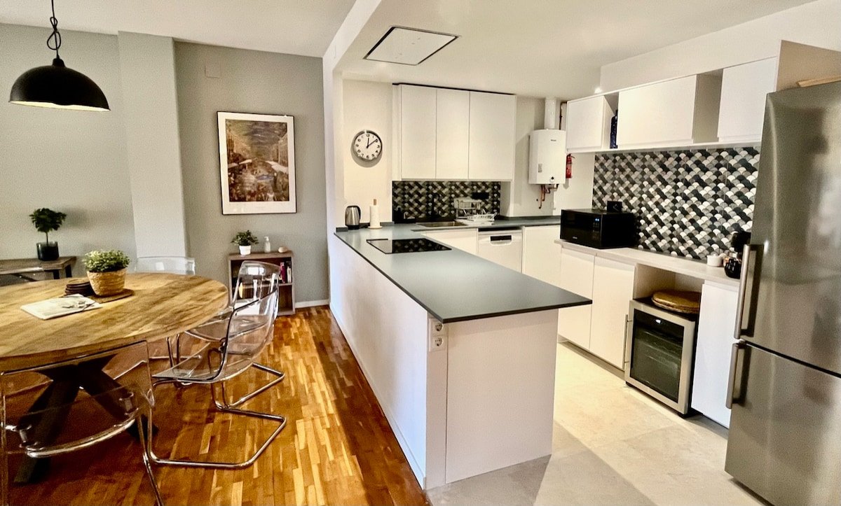 Love Local Life near Sagrada Familia 4BD/2BTH 7PP gallery image 4