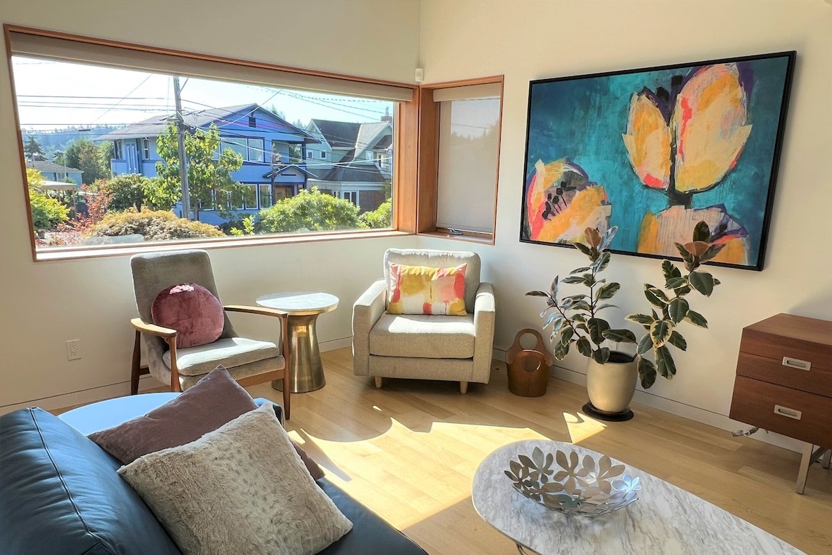 Goldfinch House – Scandinavian Modern Near Beaches gallery image 5