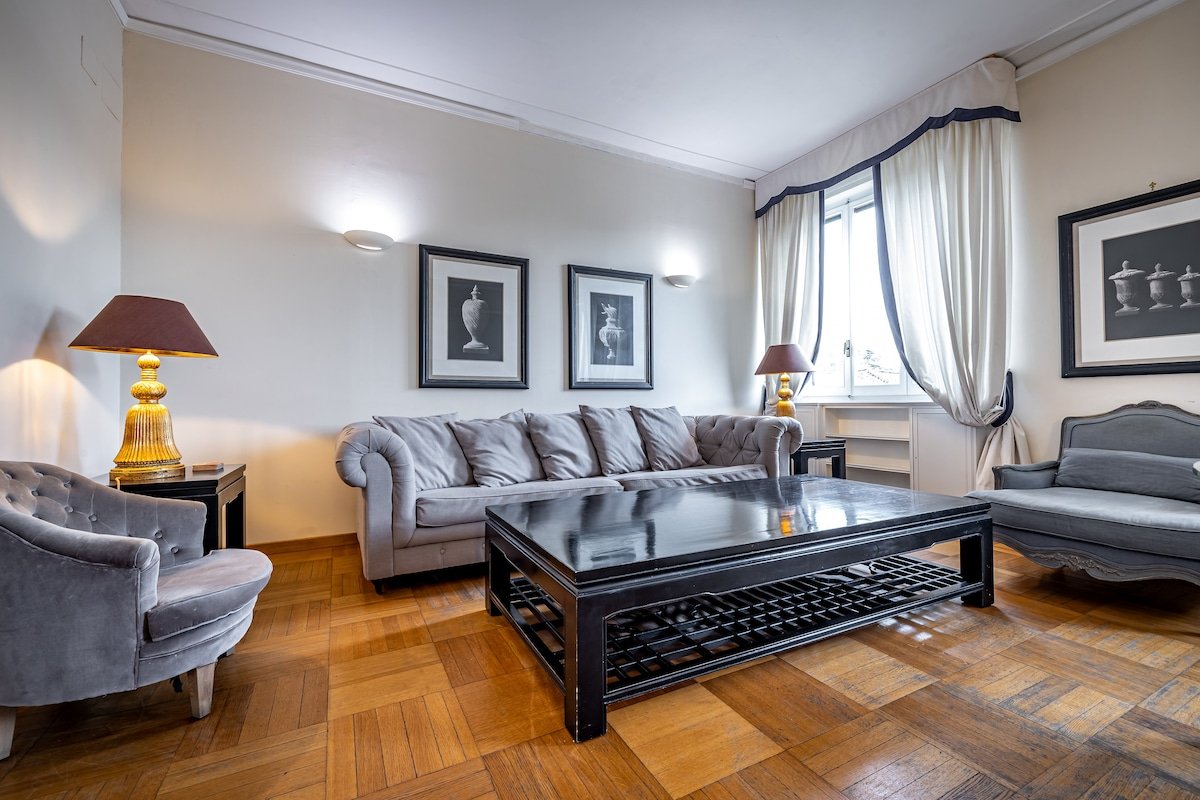 YID D’Azeglio luxury apartment with free parking gallery image 2