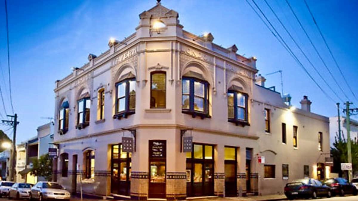 Perfect Location 3 bdr Paddo Terrace Parking+Pets gallery image 3