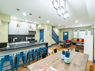Lovely Large Modern 5BR 3.5BA DC Townhouse