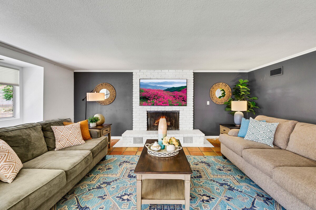 174 *Awesome Stylish Family Home-Pool Table gallery image 3