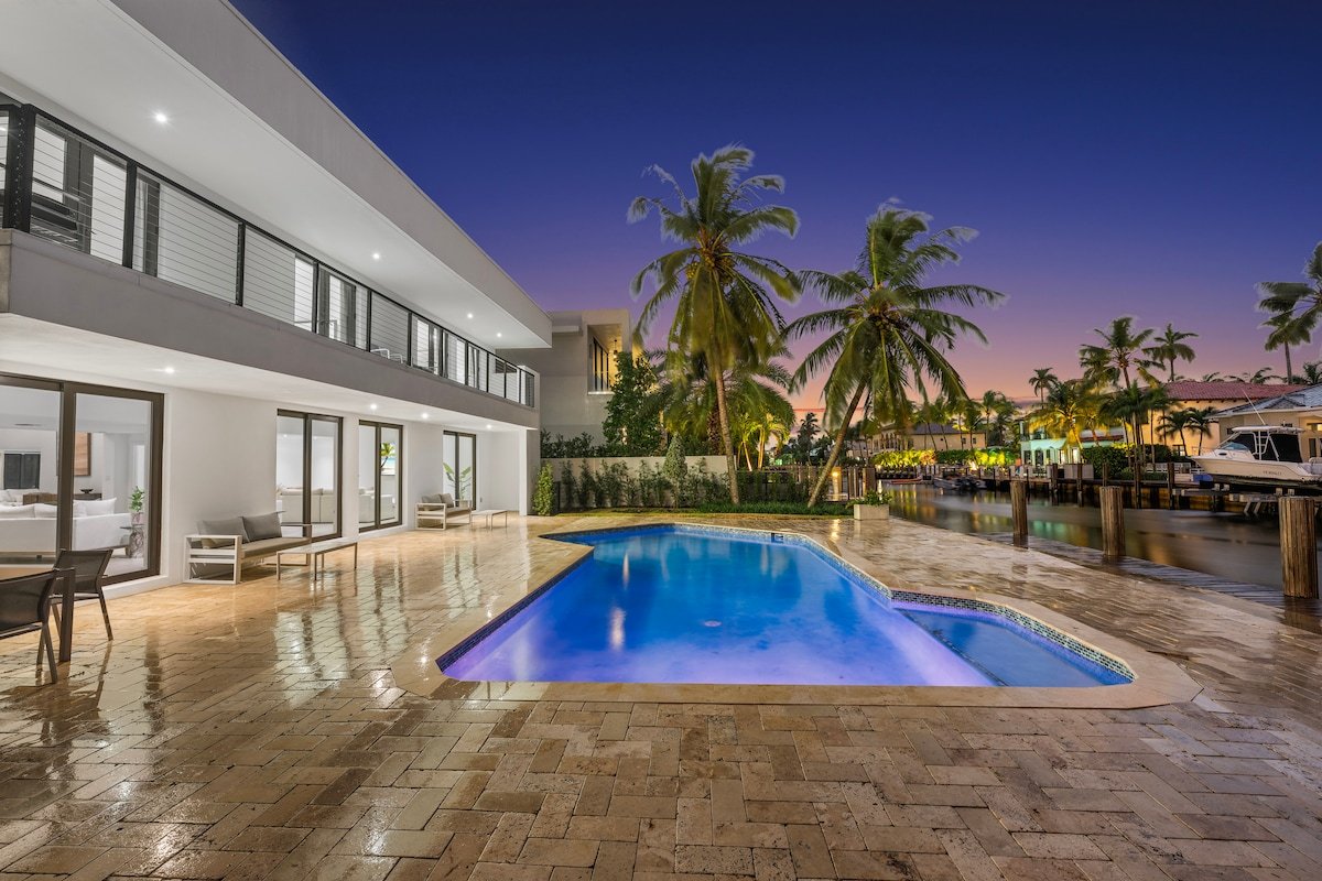 Stunning Luxury Home with Modern Elegance gallery image 4