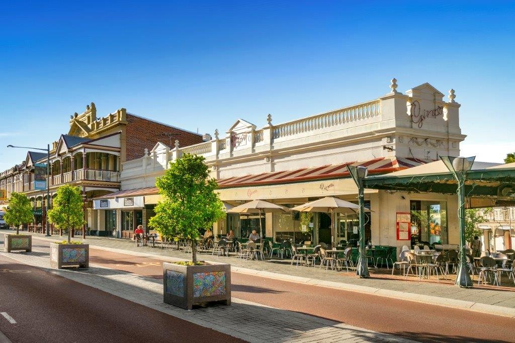 Executive Two Bedroom Apartment with balcony gallery image 2