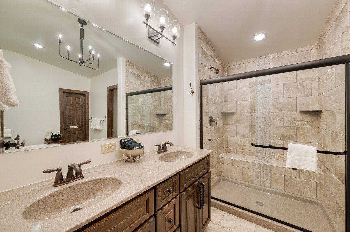 Sleeps 19 | Winterhaven Estate by AvantStay gallery image 3