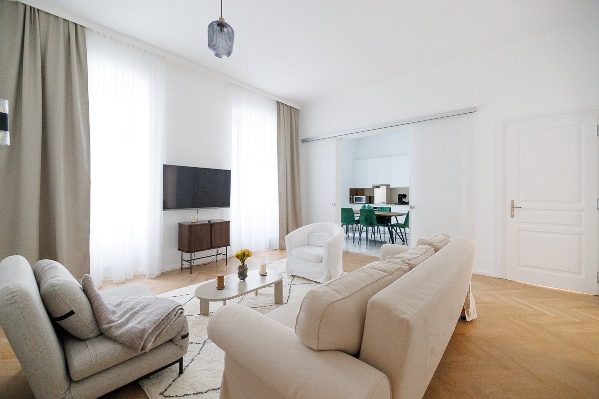 Stylish 3BR Vienna Flat – 3.5 Baths, Sleeps 9 gallery image 2
