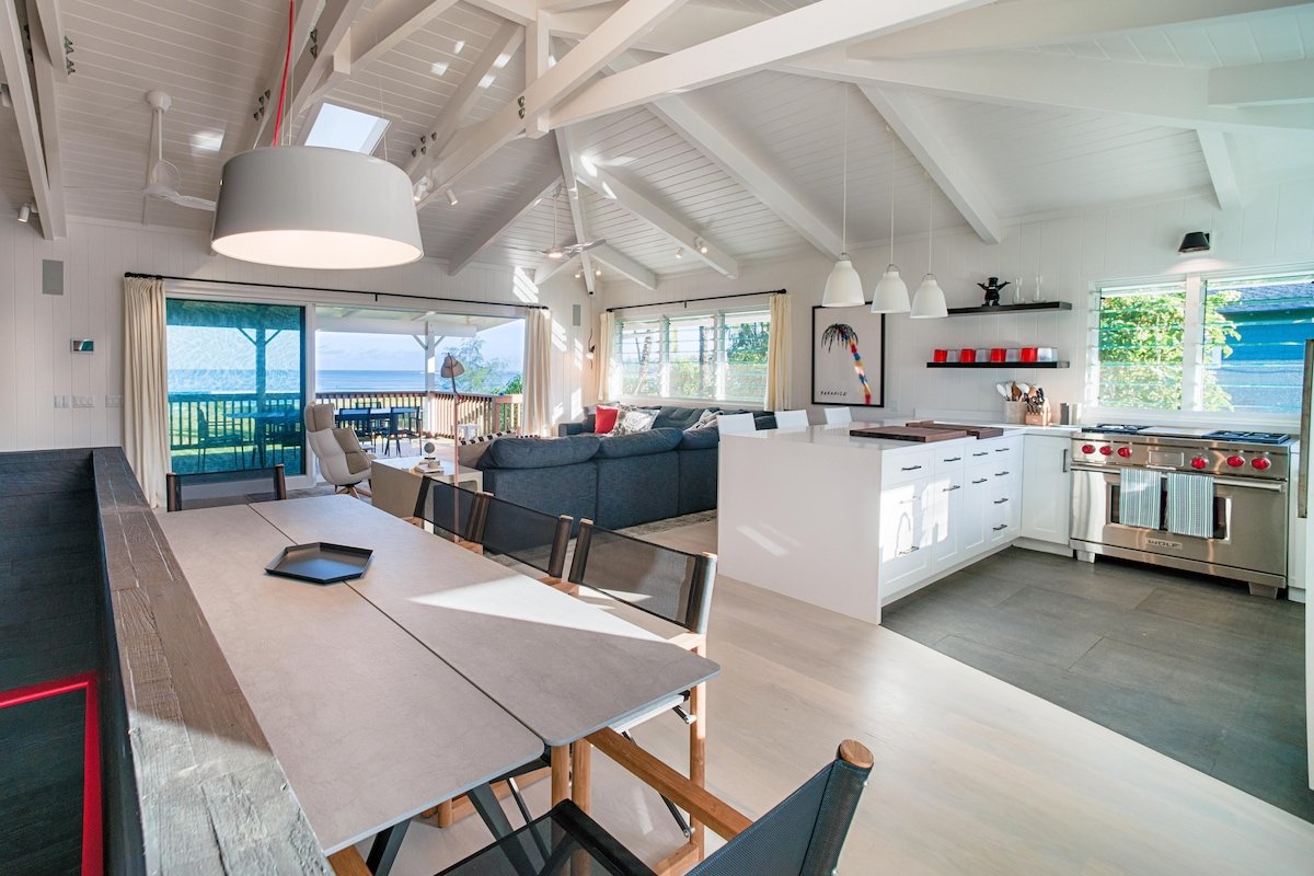 Luxury Beachfront home on Hanalei Bay with A/C