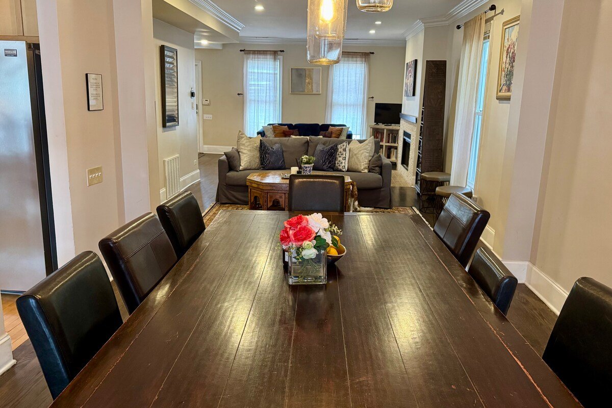 Ideal Group Getaway: Best Location, Parking, Patio gallery image 4