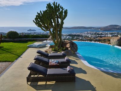 Villa Carmen with pr. pool close to Parikia