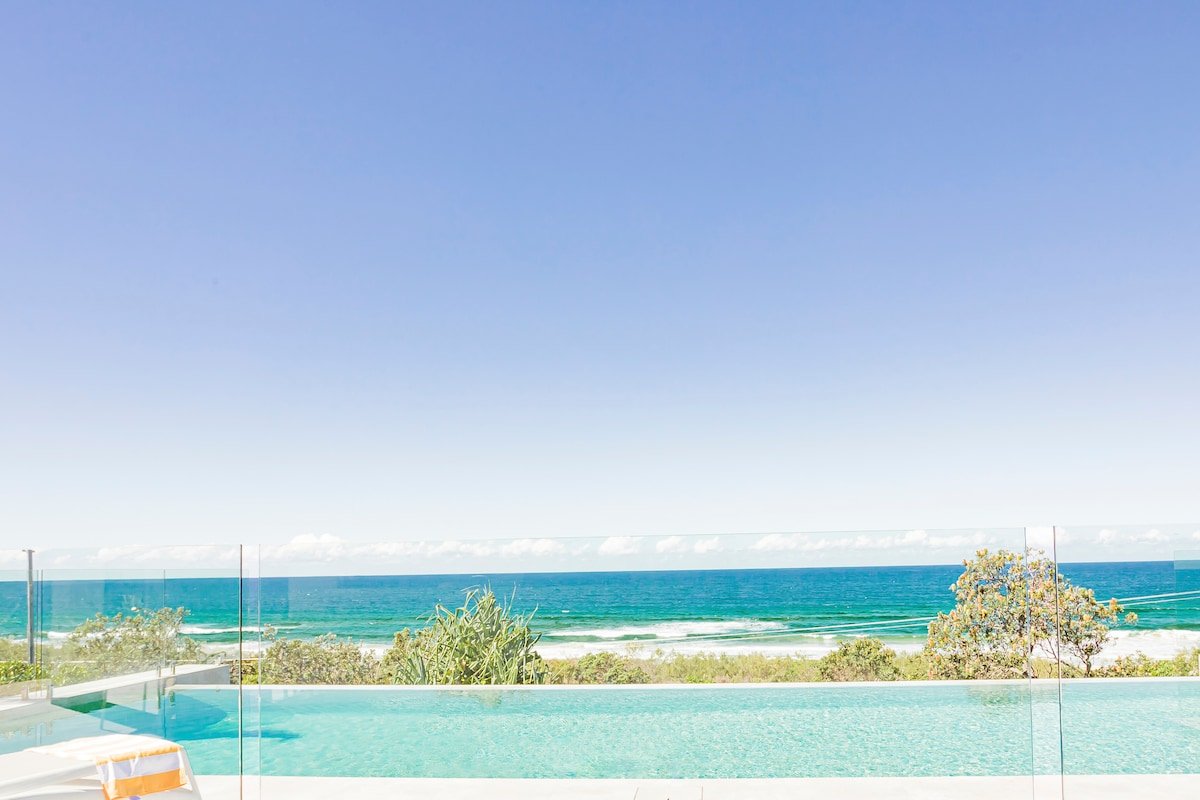 Castaways Beach Escape (4 bedroom) – Ocean Views gallery image 2