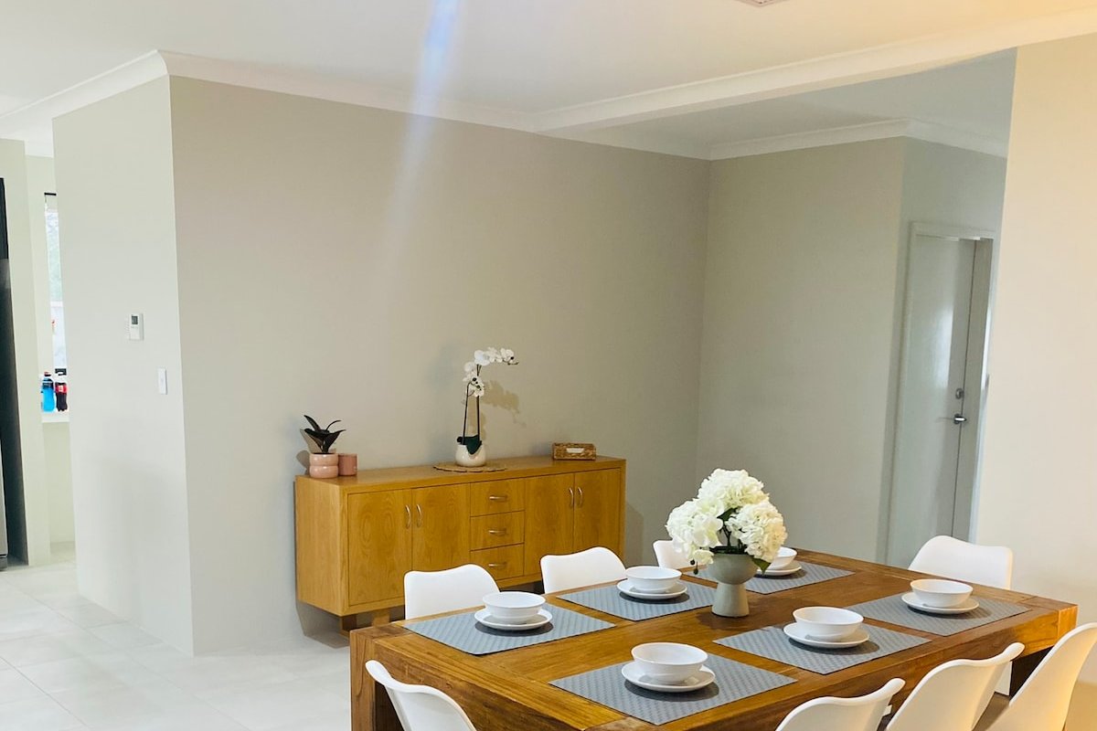 New stylish 5 Bed, 3 Bathroom – Busselton gallery image 5