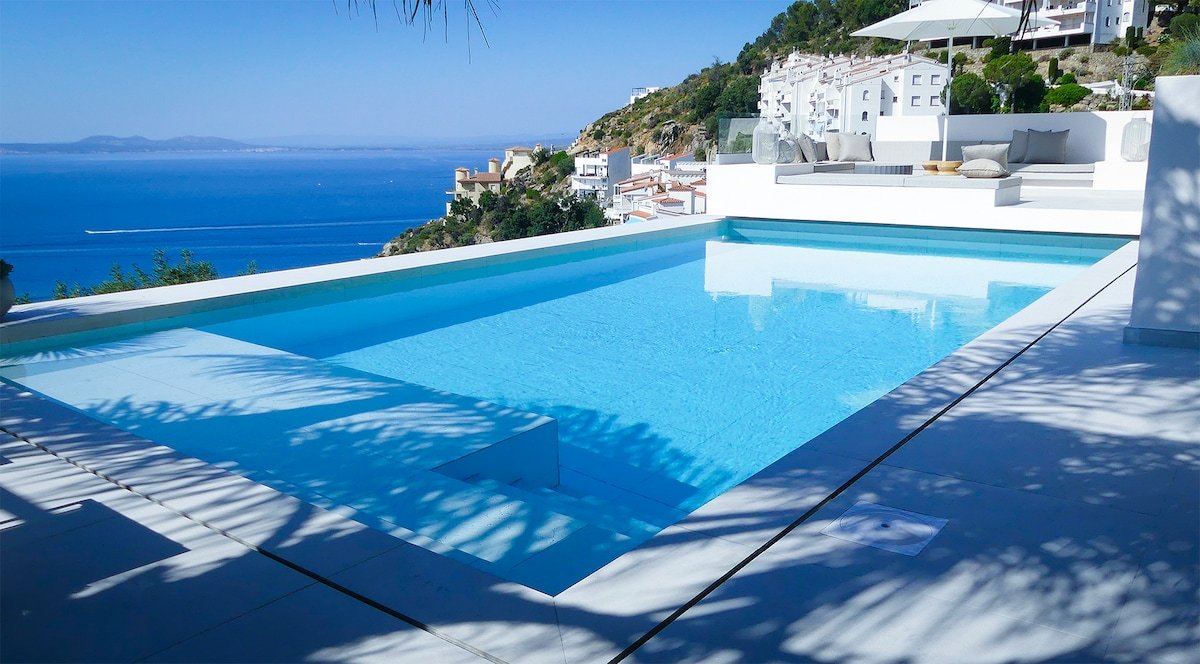 Luxury villa with view. Concierge service included gallery image 5