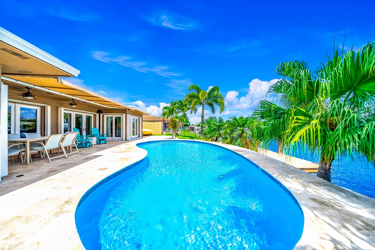 Exquisite Heated Pool+Waterfront! Close To Beach!