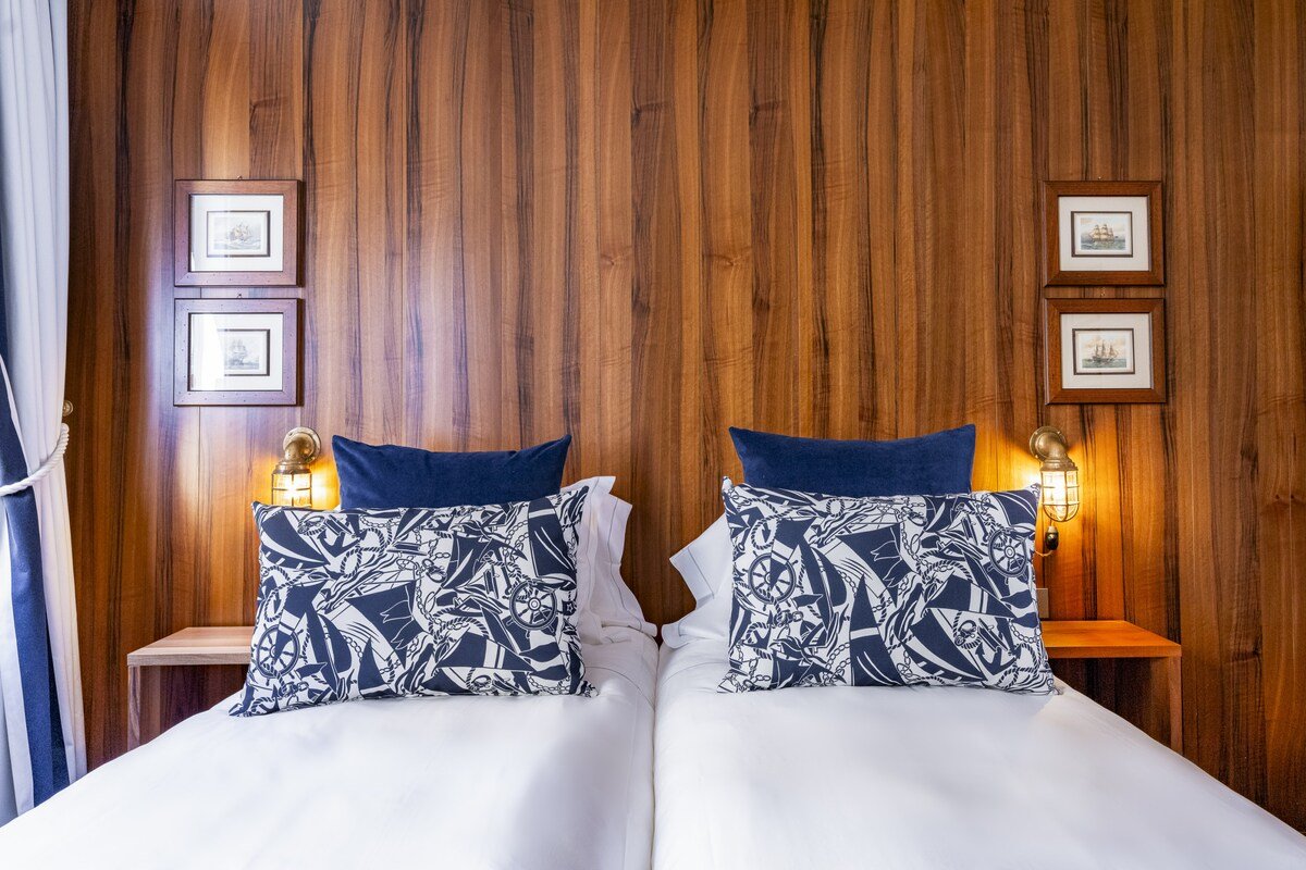 The Yacht House Canal View gallery image 3