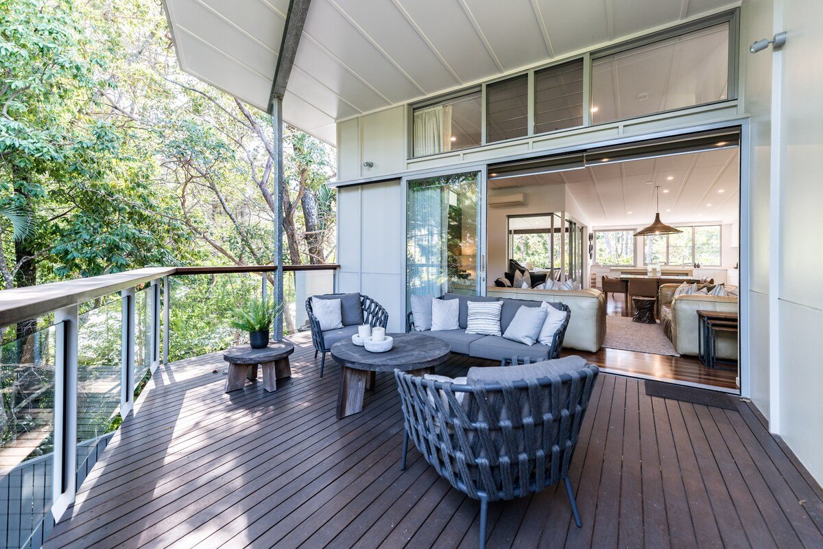 Little Cove Luxurious Rainforest Family Villa gallery image 5