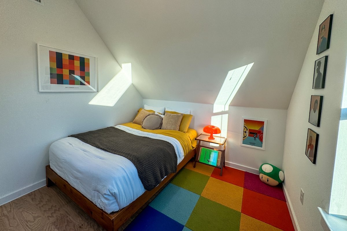 Boho Jungle Mid-century Modern Villa ~10 min to DT gallery image 5