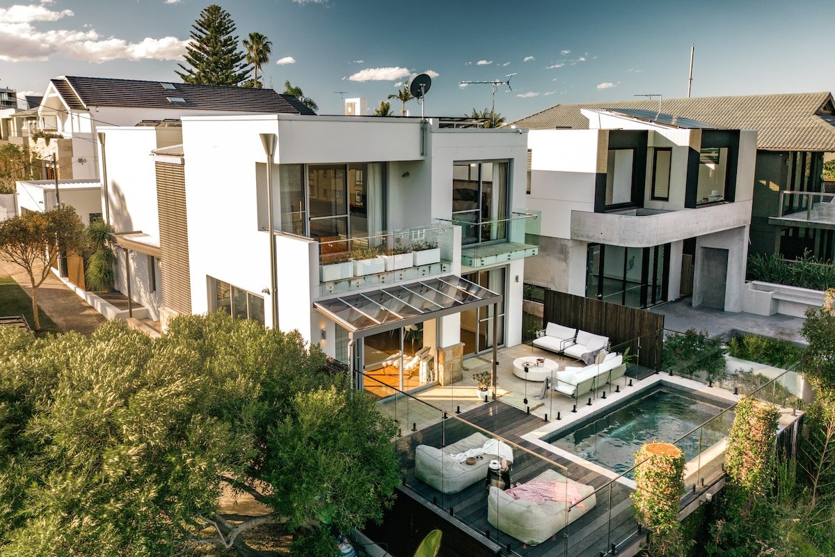 Salty Views on Cross St Bronte gallery image 2